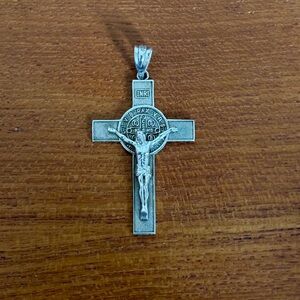 Sterling silver cross / crucifix pendant